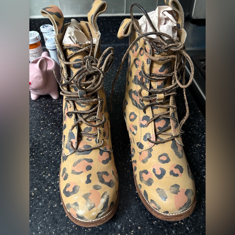 SOLD! DO NOT BUY! Magnolia Pearl Leopard Print Leather Boots! Size 40! RARE! 🦄